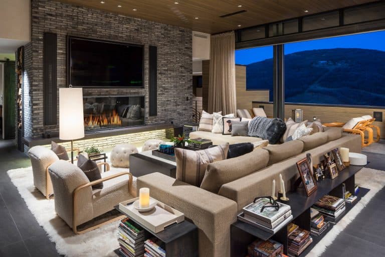 spacious cozy living room