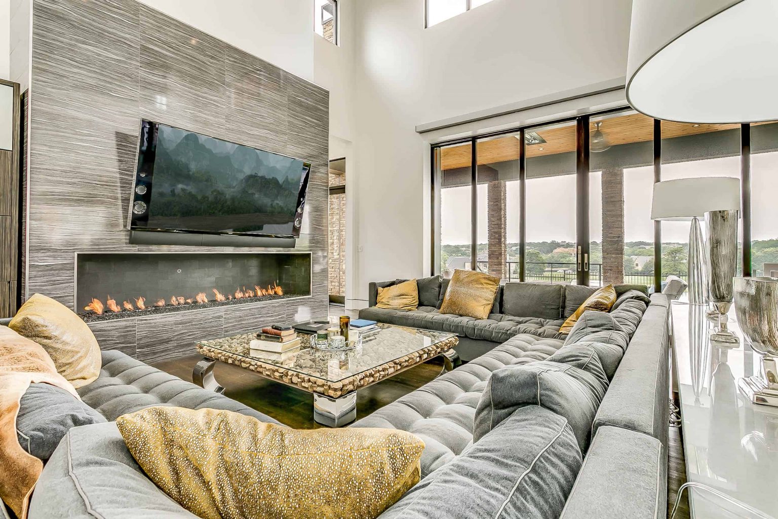30 Modern Living Rooms with Fireplace and TV Together - Decor Snob