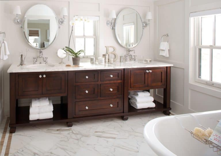 oval bathroom mirror with sink
