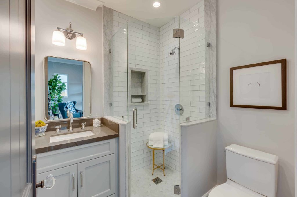 28 Small Bathroom Ideas with a Shower [PHOTOS]