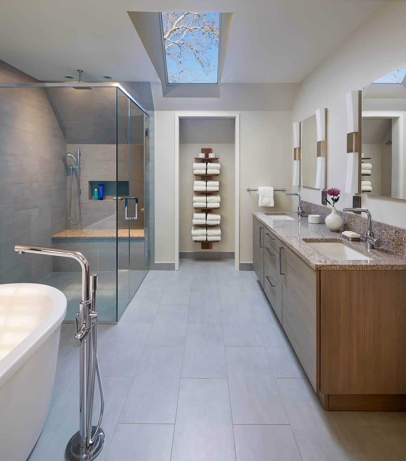 37 Best Towel Storage Ideas and Designs for 2019 | Top Bathroom Towel ...