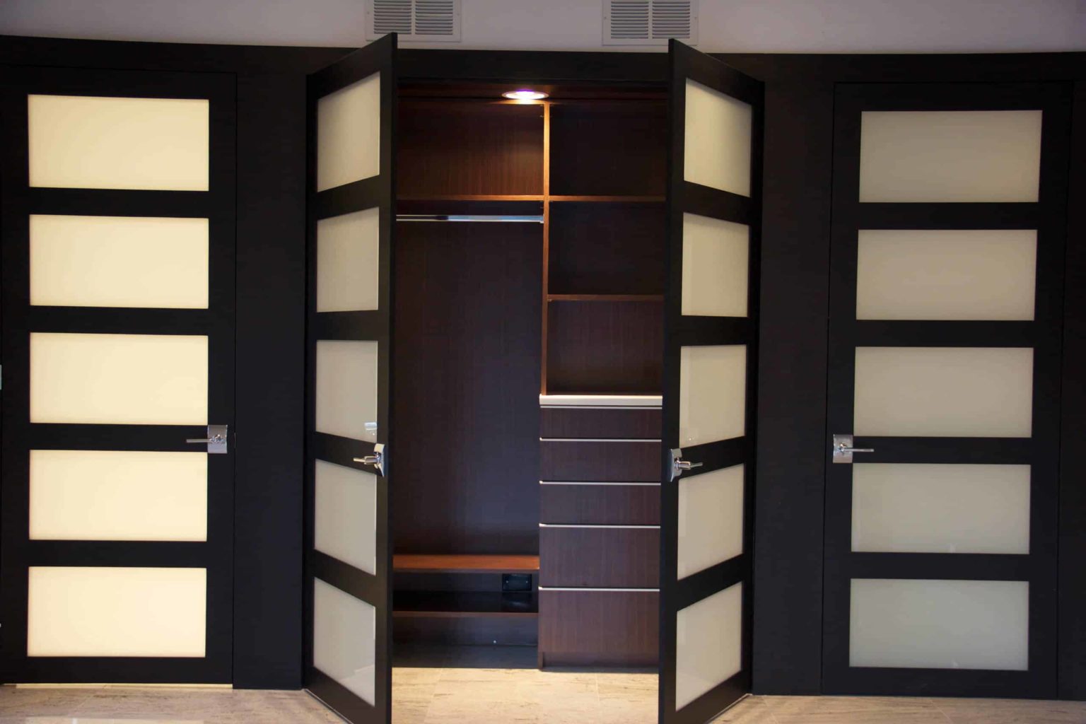 21-bedroom-closet-door-ideas-and-designs-for-2023-innovative-unique