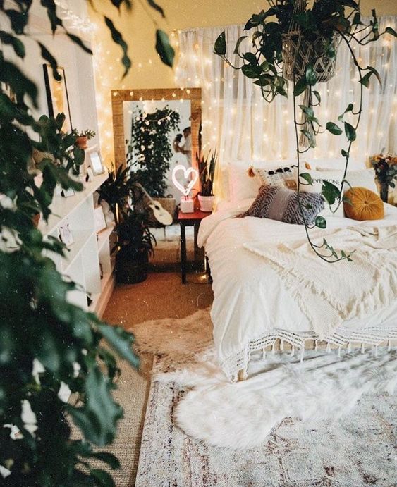 21 Aesthetic Bedroom Ideas - Best Aesthetic Bedroom Decor Photos